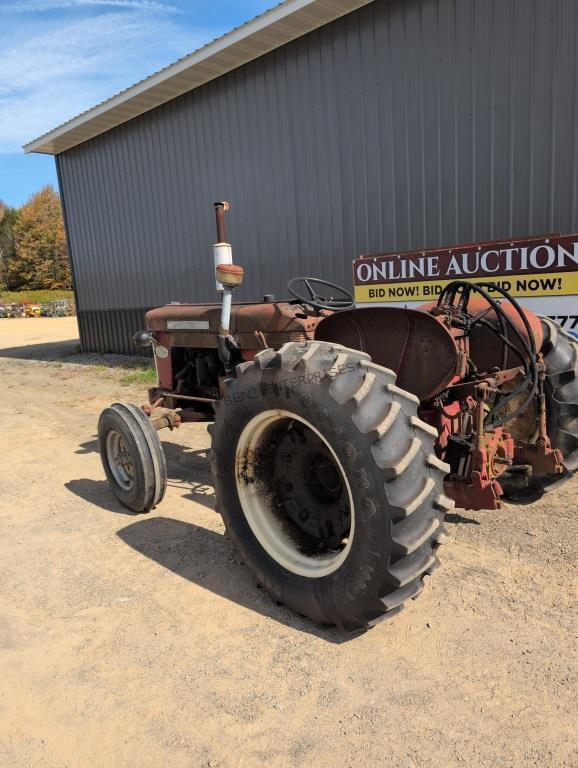 Image of Farmall 560  equipment image 1