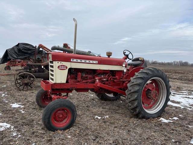 Image of Farmall 560  equipment image 1