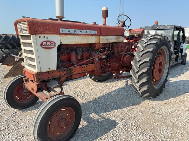Image of Farmall 560  equipment image 2