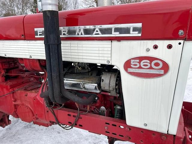 Image of Farmall 560  equipment image 2