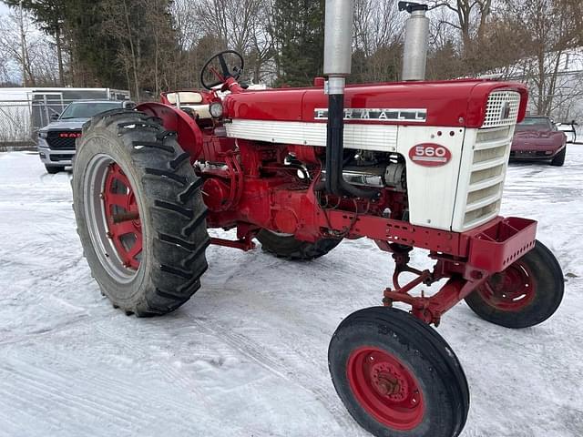 Image of Farmall 560  equipment image 1