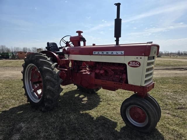 Image of Farmall 560D equipment image 1