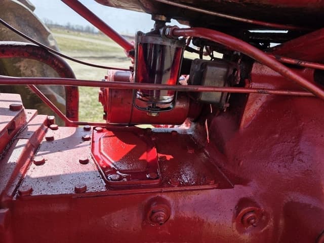 Image of Farmall 560D equipment image 3