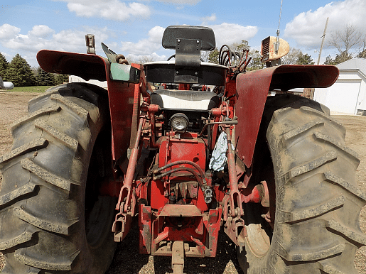 Image of Farmall 656 equipment image 2