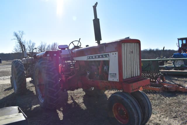 Image of Farmall 656 equipment image 2