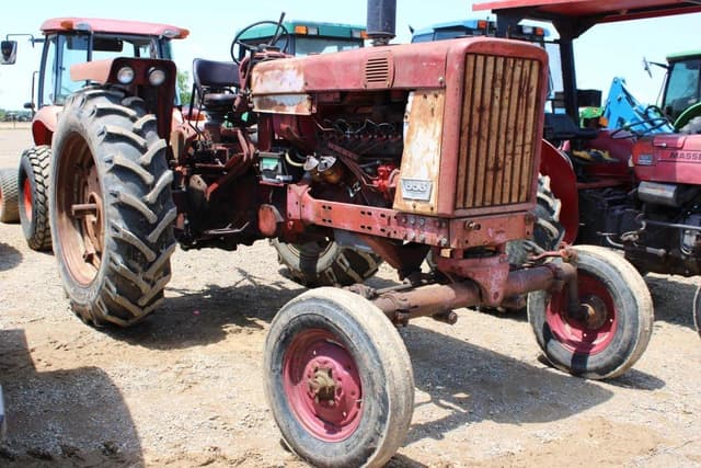 Image of Farmall 656 equipment image 3