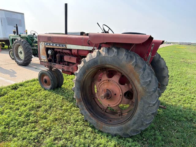 Image of Farmall 656 equipment image 2