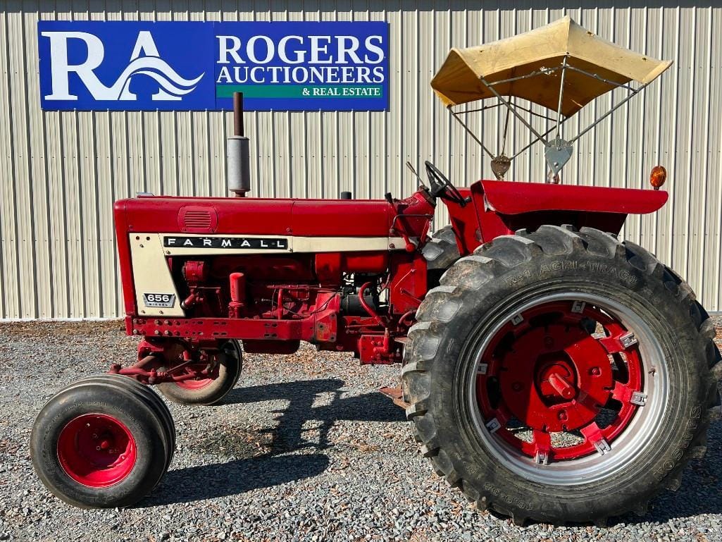 Main image International Harvester 656