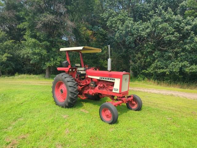 Image of Farmall 656 equipment image 2