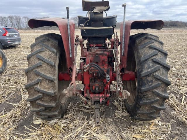 Image of Farmall 656 equipment image 4