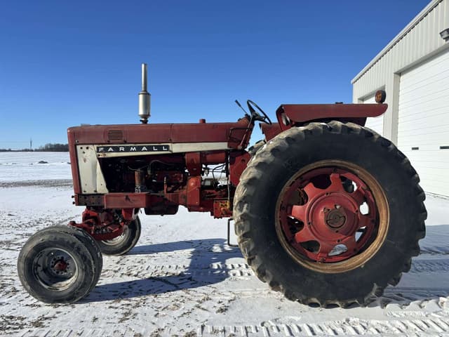 Image of Farmall 656 equipment image 1