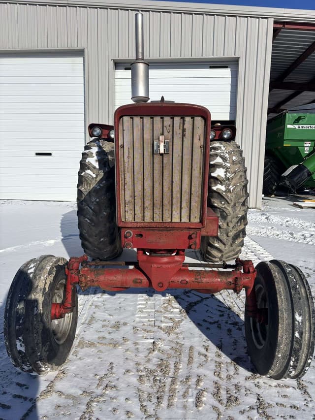Image of Farmall 656 equipment image 2
