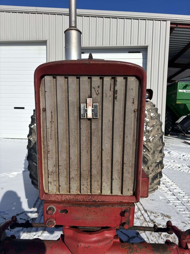 Image of Farmall 656 equipment image 3