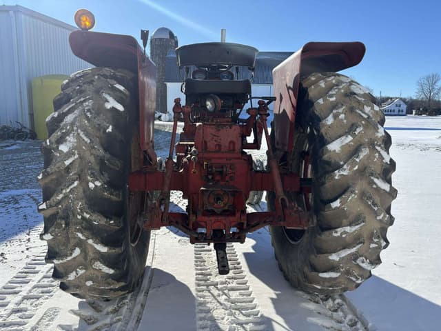 Image of Farmall 656 equipment image 4