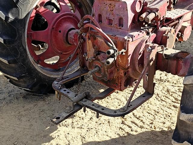 Image of Farmall 656 equipment image 3