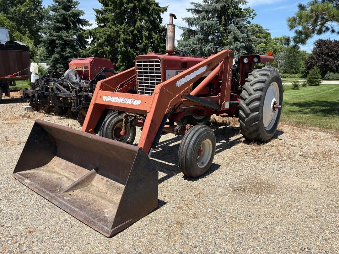 Image of Farmall 656 Primary image