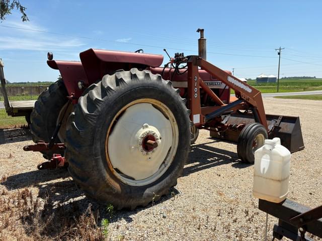 Image of Farmall 656 equipment image 4