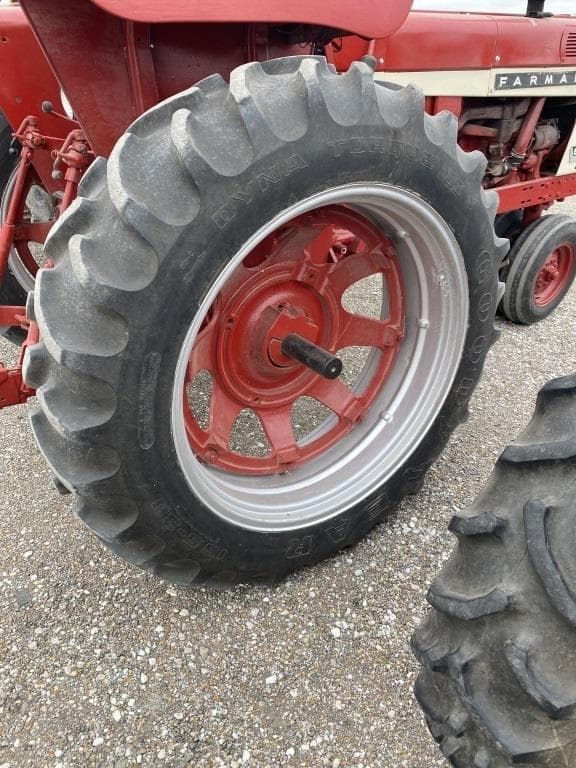 Image of Farmall 656 equipment image 3