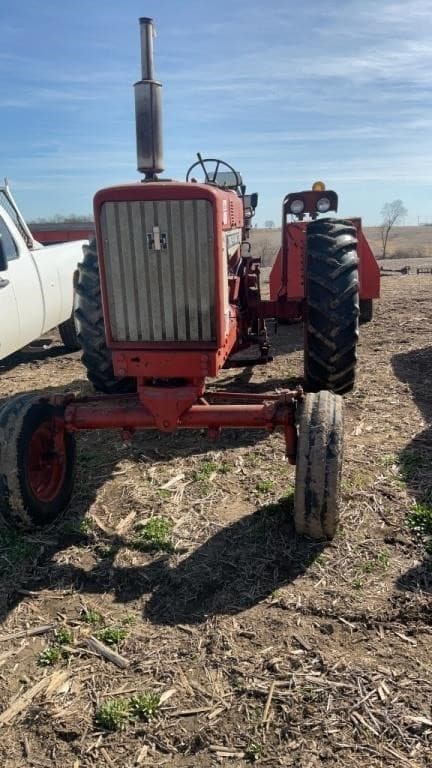 Image of Farmall 656 equipment image 1
