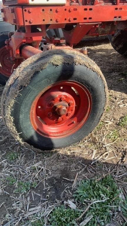 Image of Farmall 656 equipment image 2