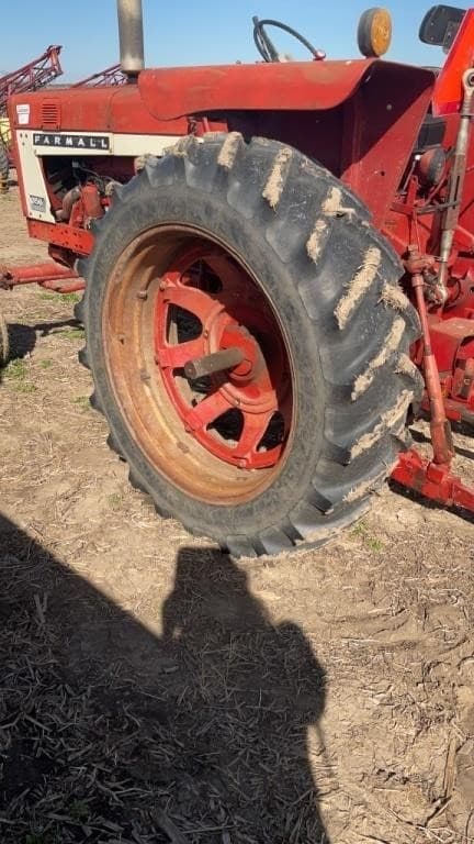 Image of Farmall 656 equipment image 3