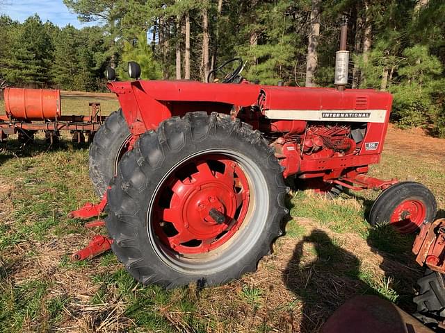 Image of Farmall 656 equipment image 2