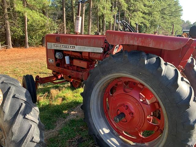 Image of Farmall 656 equipment image 4