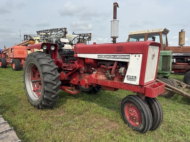 Image of Farmall 656 equipment image 2