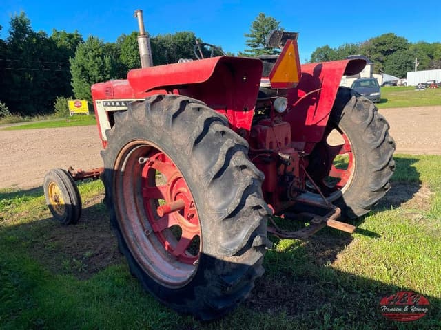 Image of Farmall 656 equipment image 4