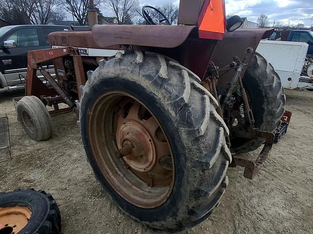 Image of Farmall 656 equipment image 4