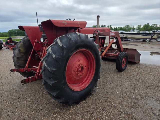 Image of Farmall 656 equipment image 3