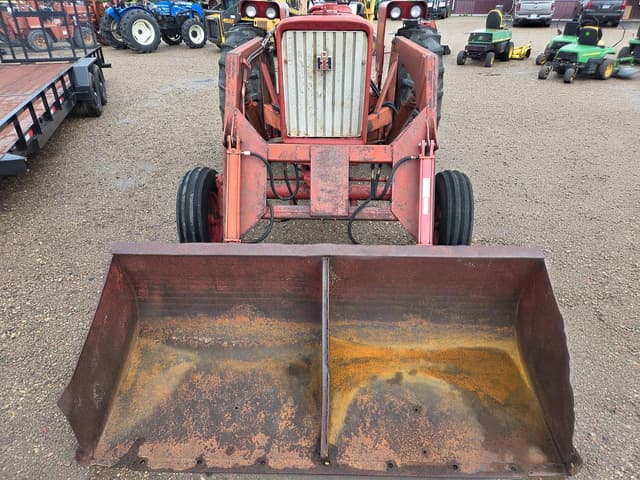 Image of Farmall 656 equipment image 1