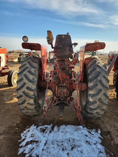 Image of Farmall 706 equipment image 1