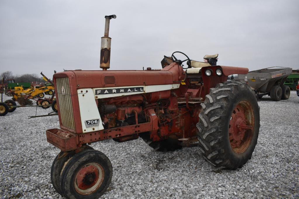 Main image International Harvester 706