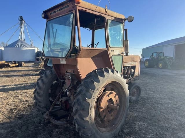 Image of Farmall 706 equipment image 2