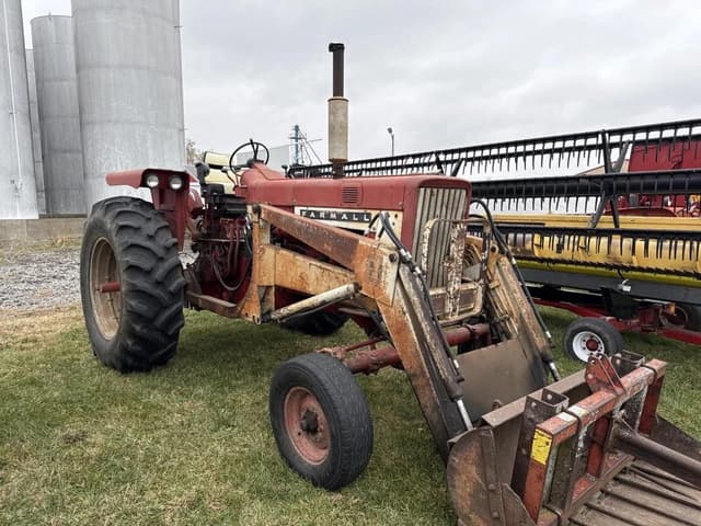 Image of Farmall 706 equipment image 1