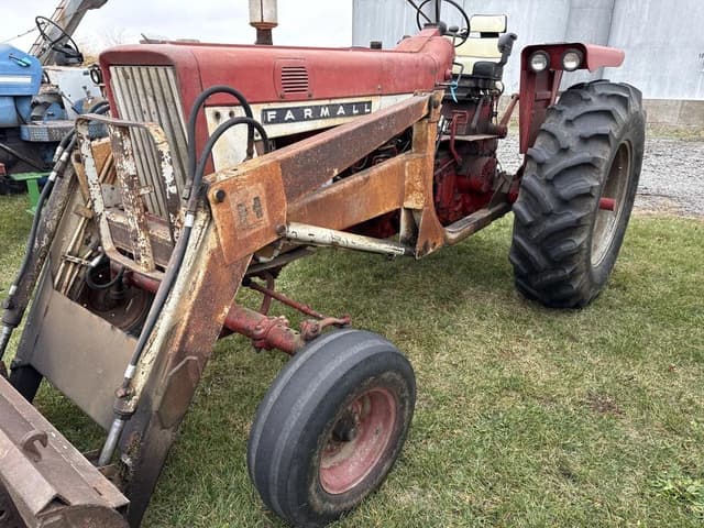 Image of Farmall 706 equipment image 3