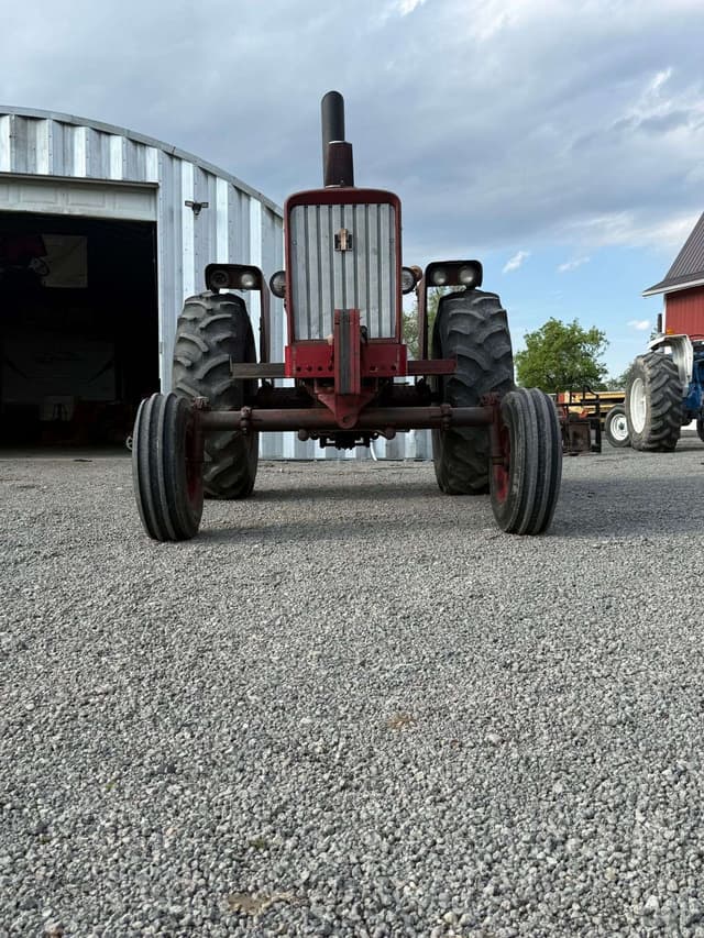 Image of Farmall 706 equipment image 1