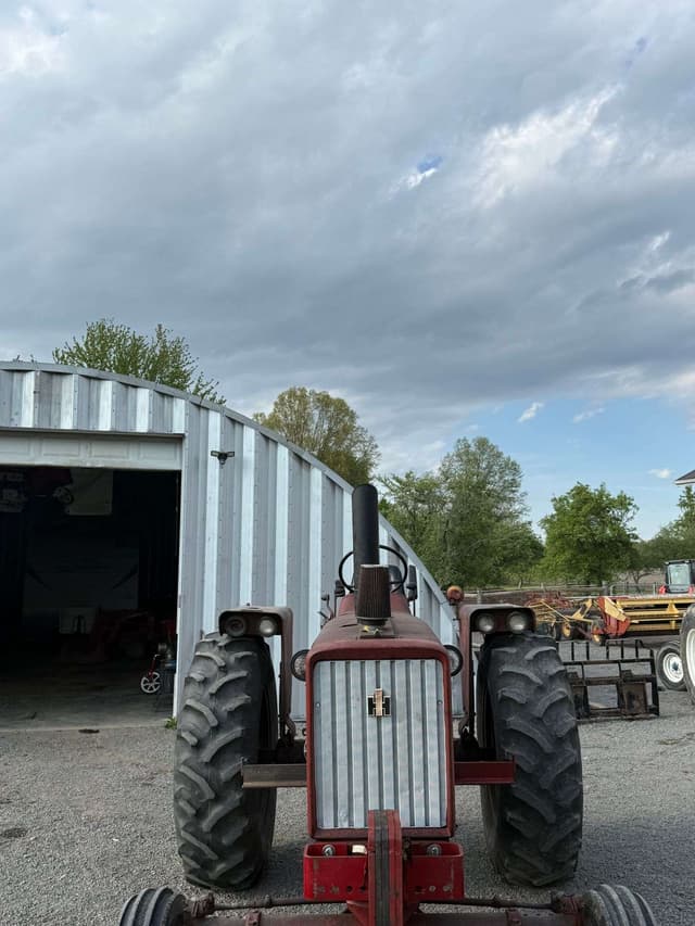 Image of Farmall 706 equipment image 2
