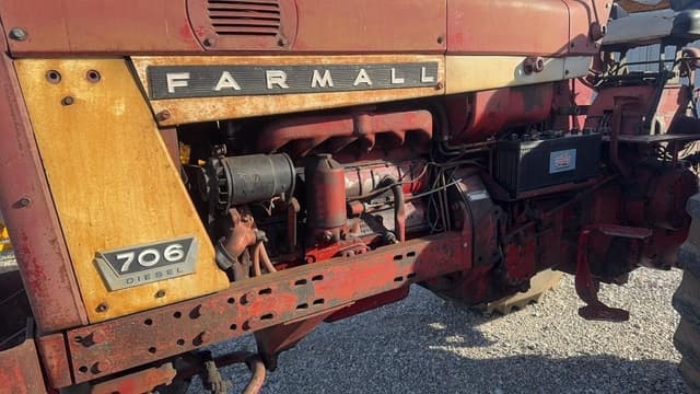 Image of Farmall 706 equipment image 3