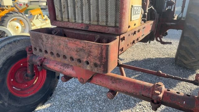 Image of Farmall 706 equipment image 1