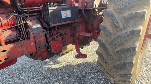 Image of Farmall 706 equipment image 4