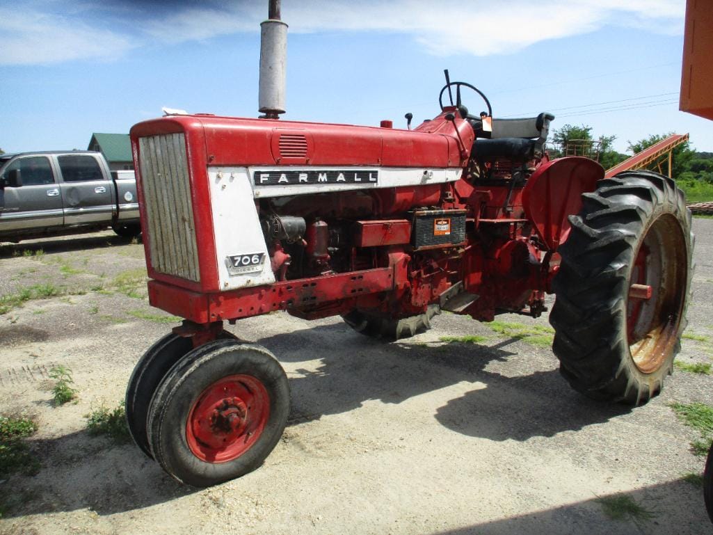 Main image International Harvester 706