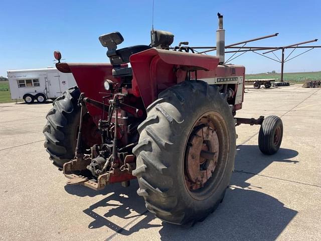 Image of Farmall 706 equipment image 2