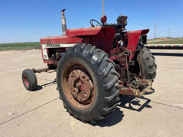 Image of Farmall 706 equipment image 3