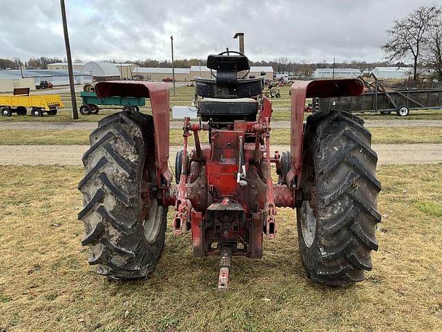 Image of Farmall 706 equipment image 3