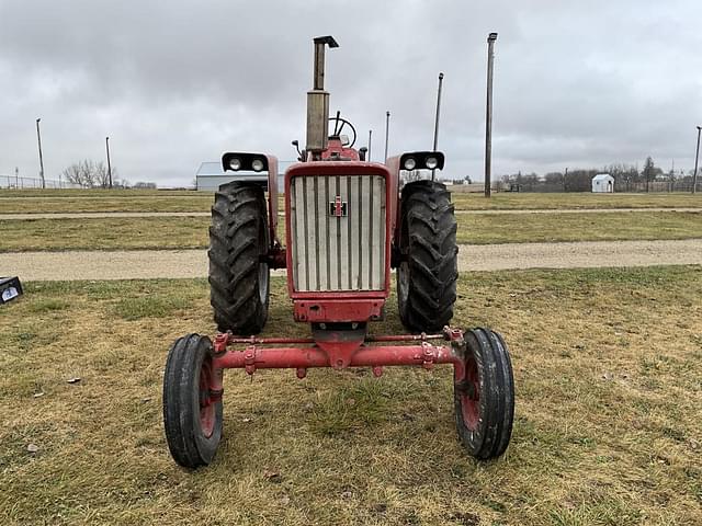 Image of Farmall 706 equipment image 1