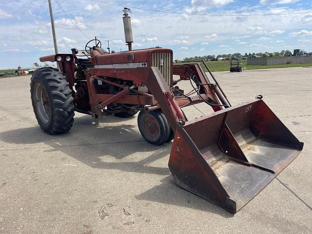 Image of Farmall 706 equipment image 2