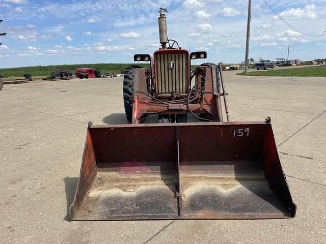 Image of Farmall 706 equipment image 1