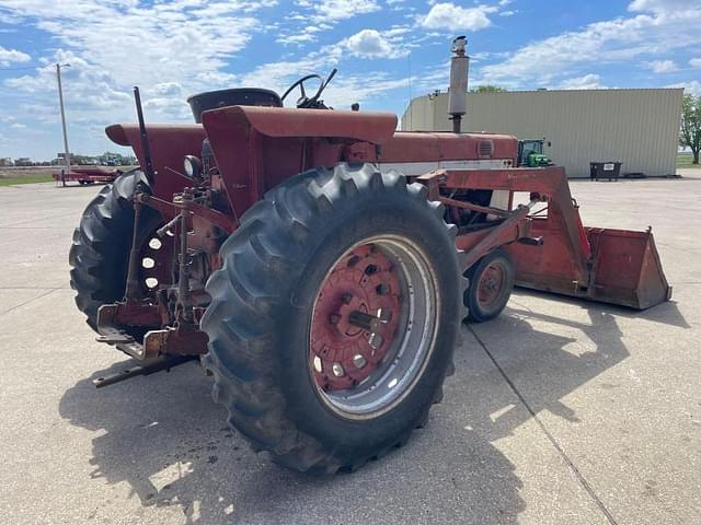 Image of Farmall 706 equipment image 3